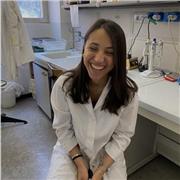 Insegnante di biologia. Sono una dottoranda in scienze farmacologiche cliniche pre cliniche e biomolecolari